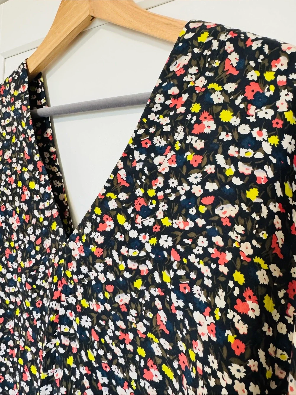 Kate Spade Saturday Floral V-Neck Blouse - Size: S